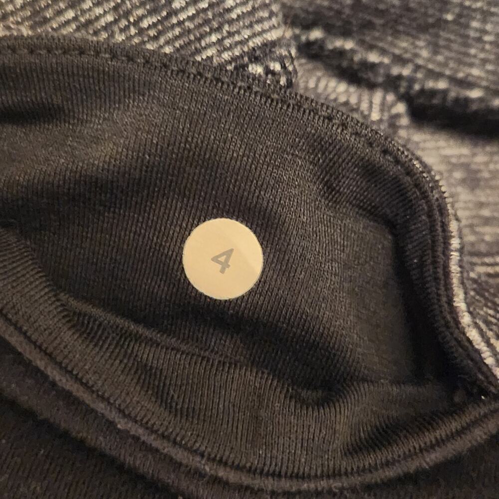 Lululemon Dark Grey Black Reversible Cropped Workout Leggings Size 4 - Picture 5 of 13